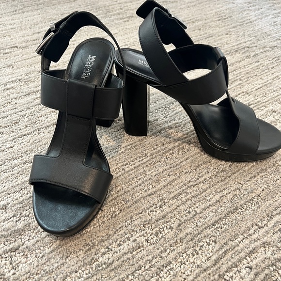 SOLD Michael Kors Becker Block Heel Platform Black Leather Sandal (Women 9) - Picture 2 of 11